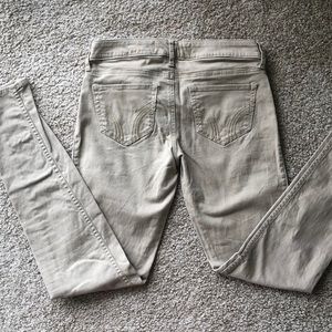 Hollister Skinny Khakis Size 3R/26